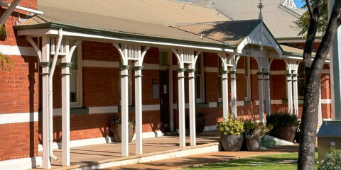 The main entrance to the Curtin Kalgoorlie campus.